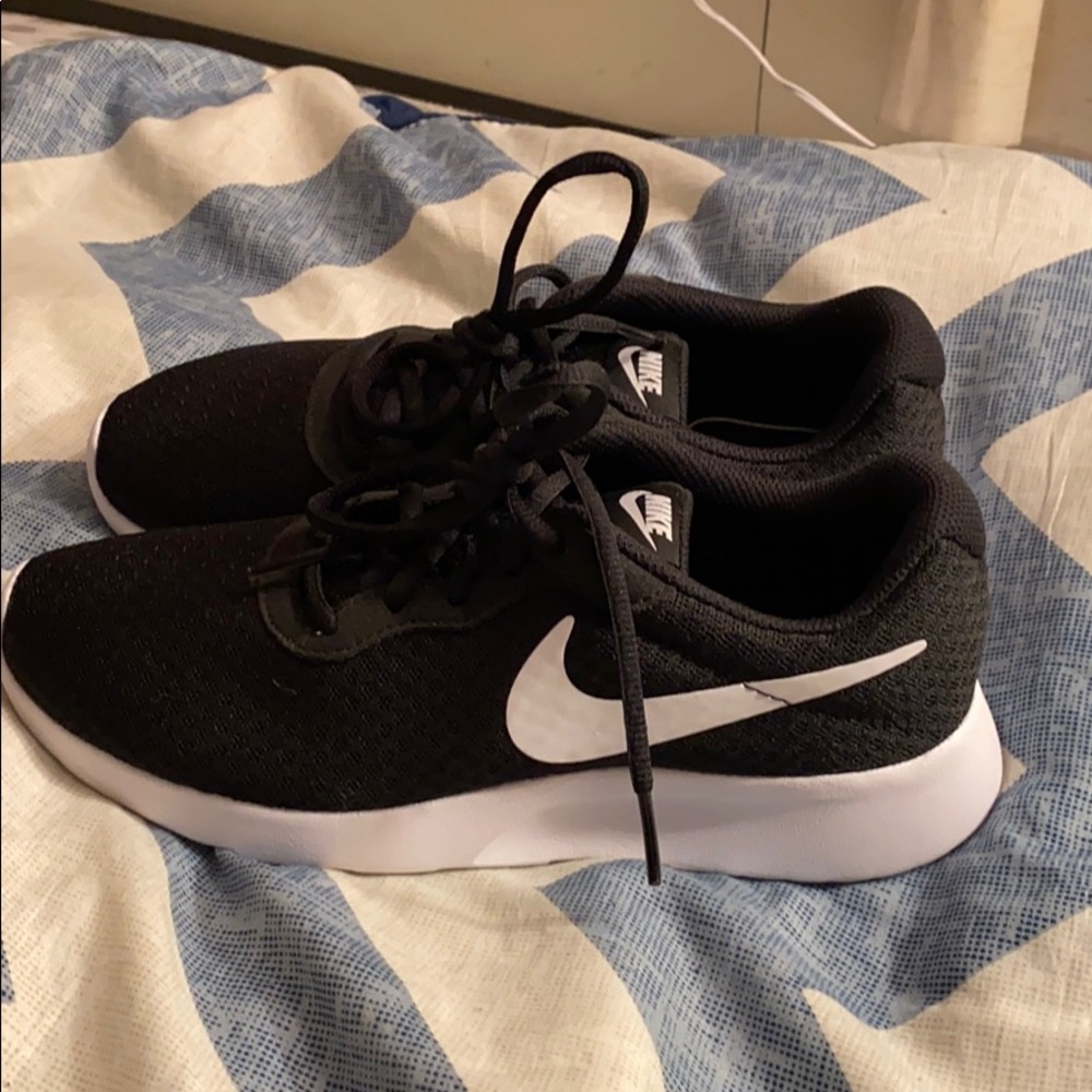Black nike sneakers NEVER WORN offers accepted!!